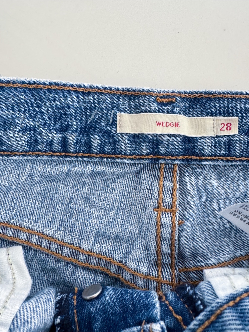 Levi's Women's wedgie Light Blue High-Rise sz 28 - Picture 4 of 5